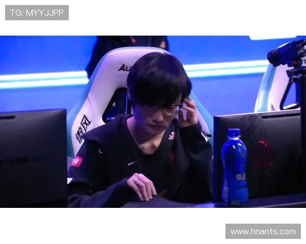 和平精英讨论热潮FPX战队灵活性引发的争议与思考